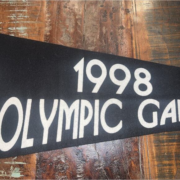 USA XVII 1998 Olympic Winter Games Pennant Nagano New With Tags - Picture 7 of 8